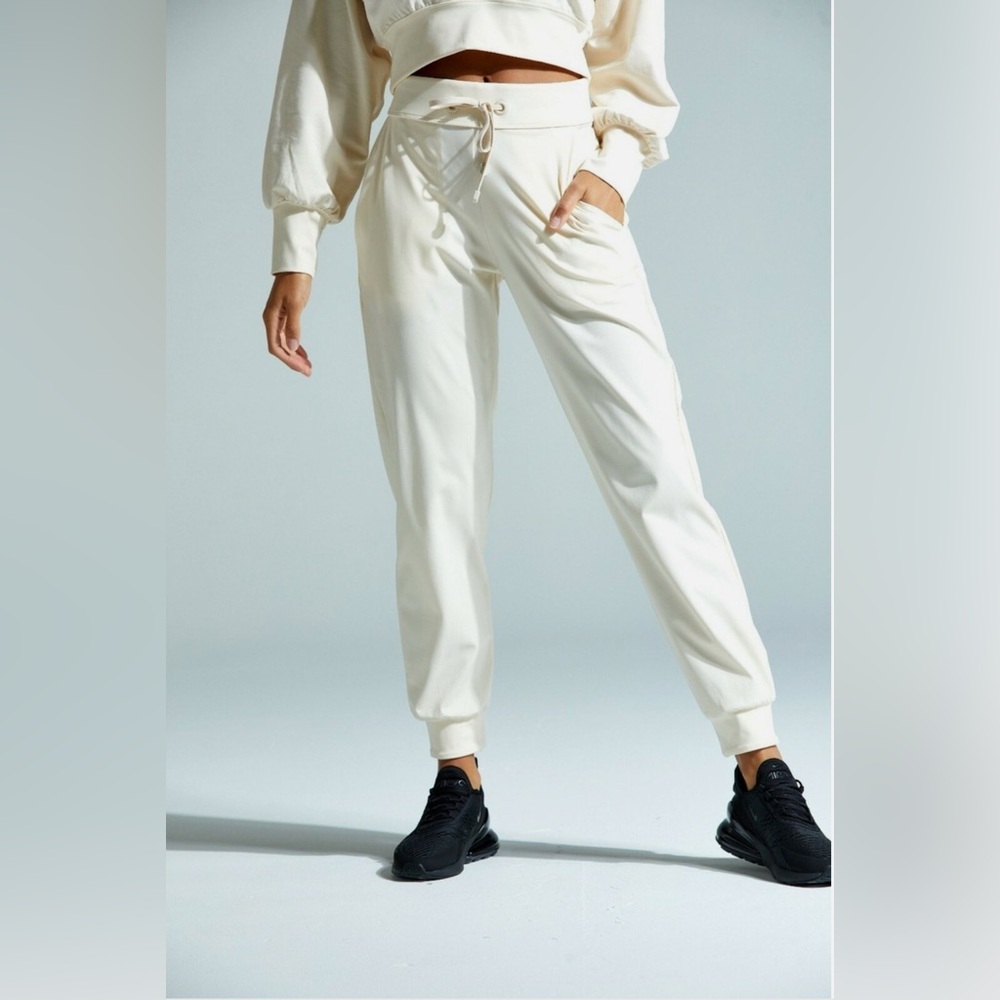 Noli Chase Jogger Cream size Large NEW